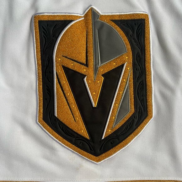 VEGAS GOLDEN KNIGHTS / NHL ADIDAS WHITE WILLIAM KARLSSON JERSEY SIZE M - Picture 8 of 13